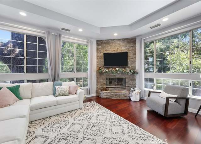 Property at 23163 Mulholland Dr #6, Woodland Hills, CA 91364, 2 beds, 2.5 baths