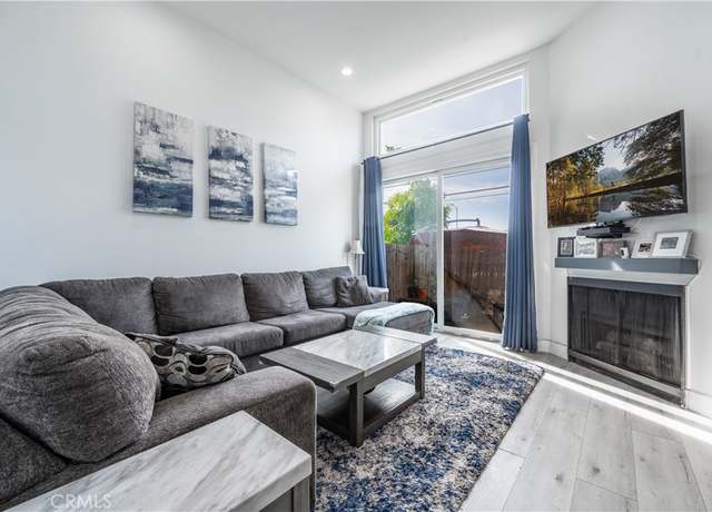 Property at 9950 Topanga Canyon Blvd #5, Chatsworth, CA 91311, 3 beds, 2.5 baths
