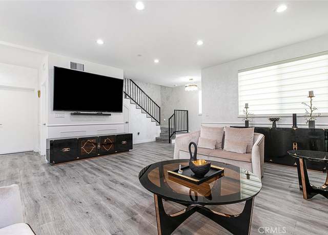 Property at 9124 N Nilo Ln, Panorama City, CA 91402, 4 beds, 3.5 baths