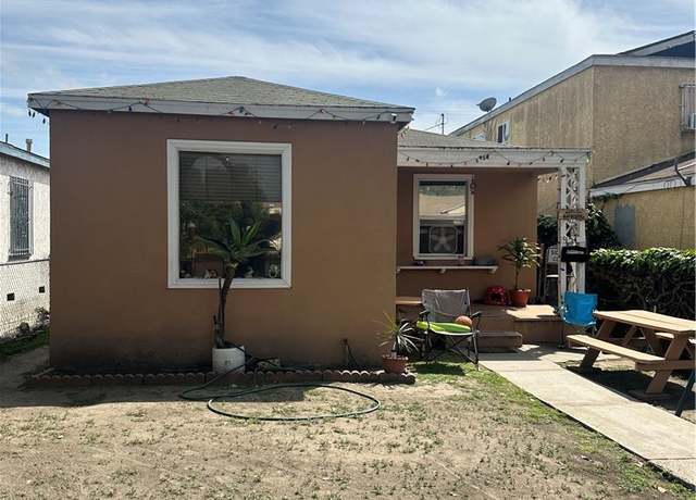 Property at 954 E 111th Dr, Los Angeles, CA 90059, 3 beds, 1 bath