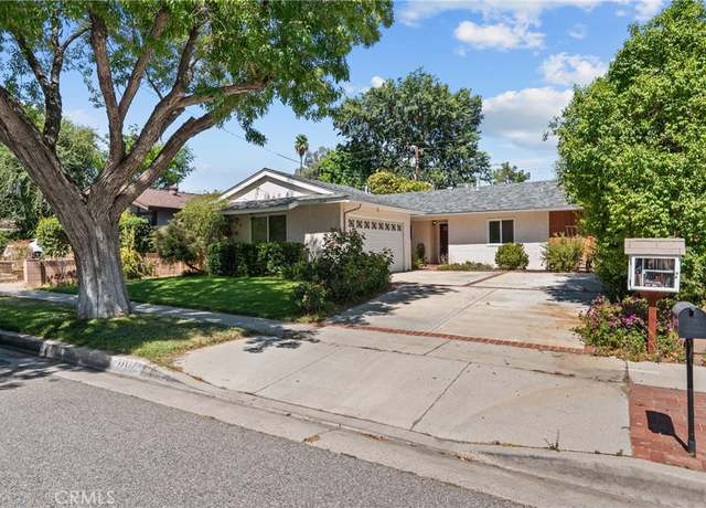 Property at 27124 Cabrera Ave, Saugus, CA 91350, 3 beds, 2 baths