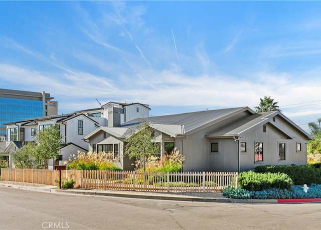 Property at 337 Holmwood Dr, Newport Beach, CA 92663, 4 beds, 3.5 baths