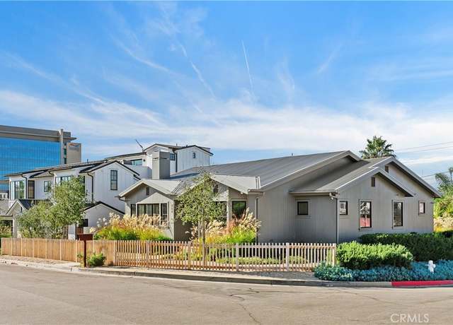 Property at 337 Holmwood Dr, Newport Beach, CA 92663, 4 beds, 3.5 baths