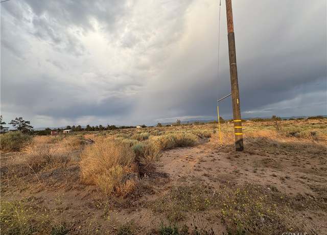 Property at 28 Christina Rd, Hesperia, CA 92344