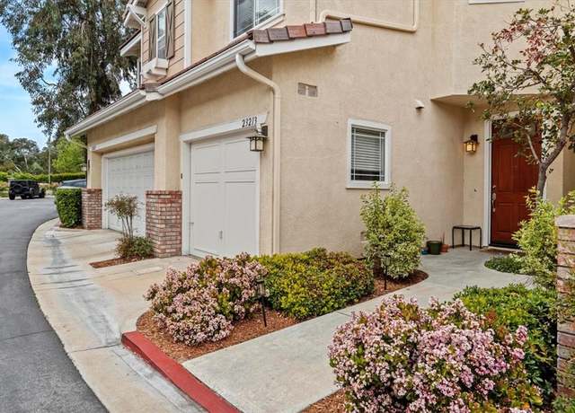 Property at 23213 Napa Dr, Valencia, CA 91354, 2 beds, 2 baths