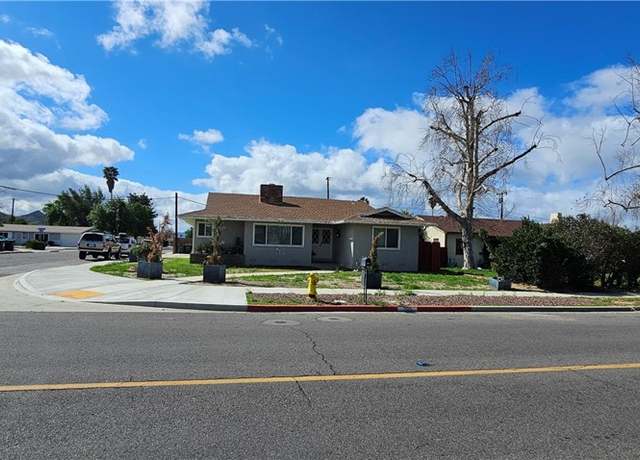 Property at 305 W Mayberry Ave, Hemet, CA 92543, 3 beds, 2 baths