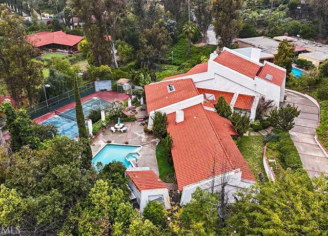 Property at 9752 Rangeview Dr, Santa Ana, CA 92705, 4 beds, 3.5 baths