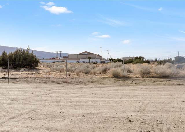 Property at 9610 Mescalero Rd, Phelan, CA 92371