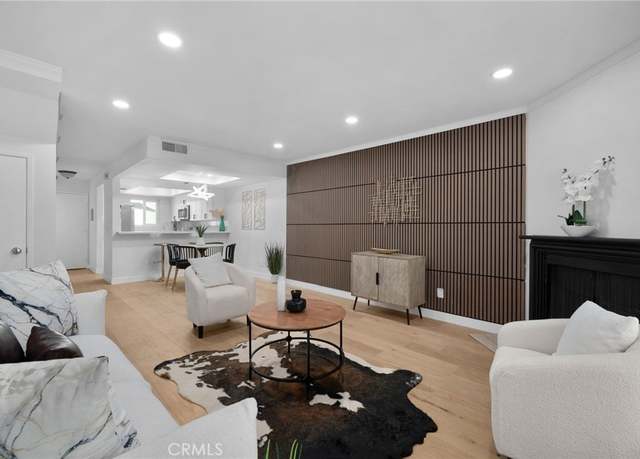 Property at 11119 Camarillo St, North Hollywood, CA 91602, 2 beds, 2.5 baths