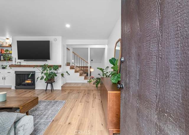 Property at 5465 Newcastle Ave #6, Encino, CA 91316, 2 beds, 3 baths