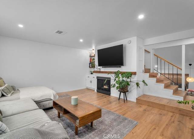 Property at 5465 Newcastle Ave #6, Encino, CA 91316, 2 beds, 3 baths