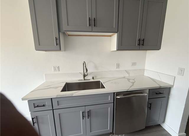 Property at 700 W La Veta Ave Unit E4, Orange, CA 92868, 2 beds, 2 baths