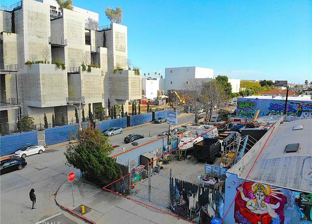 Property at 1015 N Gower St, Los Angeles, CA 90038, 0.5 baths