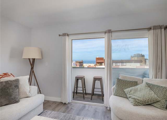 Property at 404 Hermosa Ave #4, Hermosa Beach, CA 90254, 2 beds, 1 bath