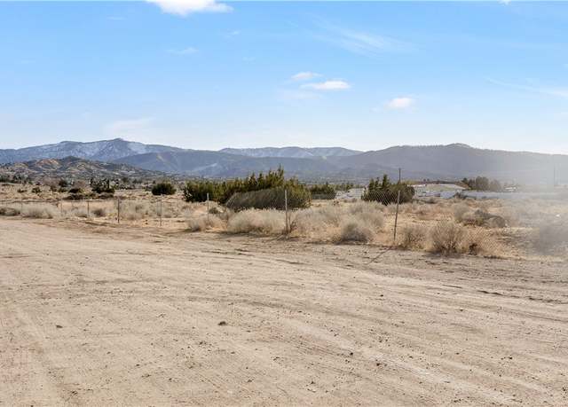 Property at 9620 Mescalero Rd, Phelan, CA 92371