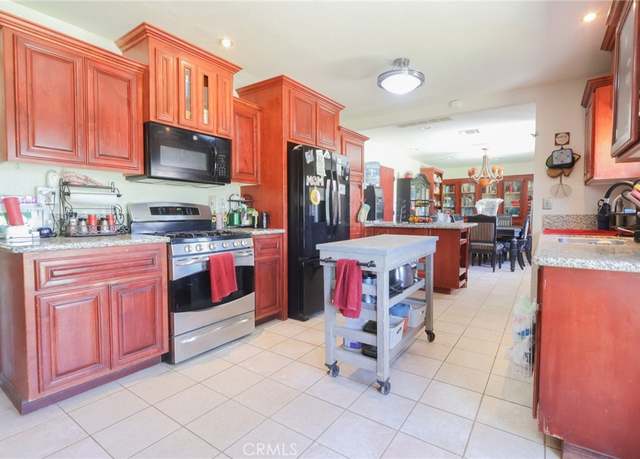 Property at 31582 Clay River Rd, Barstow, CA 92311, 4 beds, 3 baths