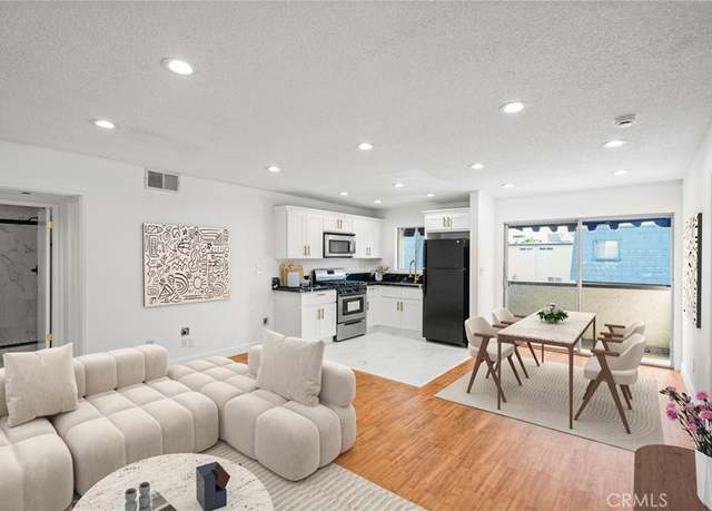 Property at 18530 Hatteras #333, Tarzana, CA 91356, 2 beds, 2 baths