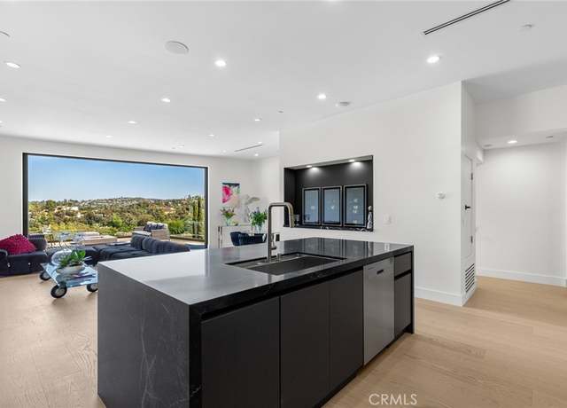 Property at 5134 Medina Rd, Woodland Hills, CA 91364, 5 beds, 5.5 baths