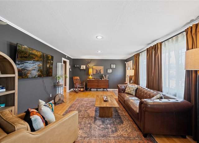 Property at 4833 Chateau Dr, San Diego, CA 92117, 3 beds, 2 baths