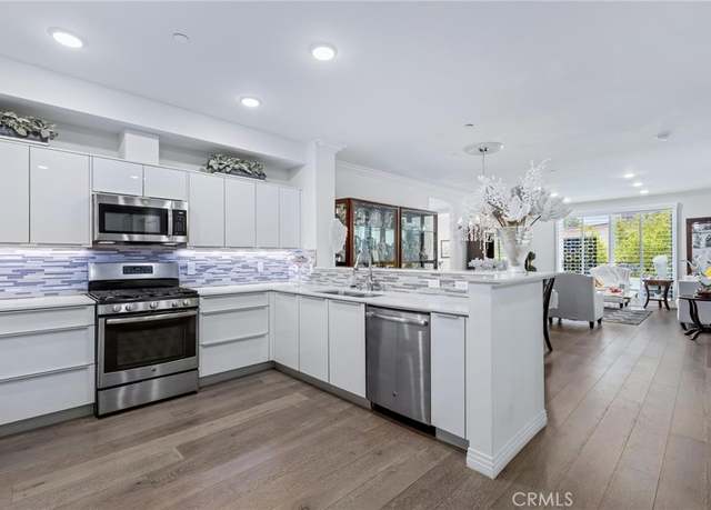 Property at 5253 Vantage Ave #202, Valley Village, CA 91607, 3 beds, 2 baths
