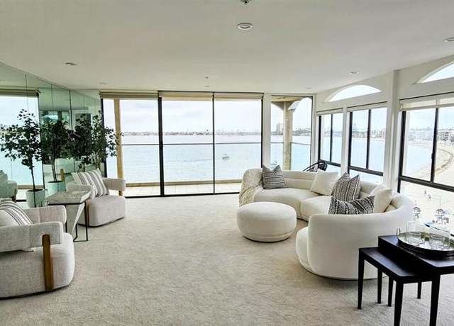 Property at 3868 Riviera Dr Unit 4A, San Diego, CA 92109, 3 beds, 2.5 baths