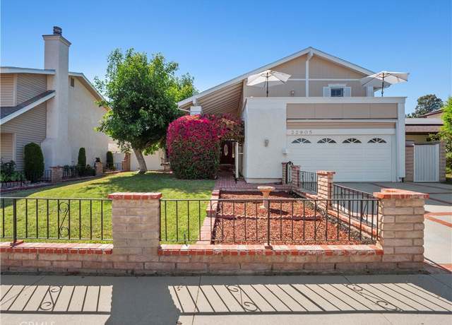 Property at 22905 Las Mananitas Dr, Valencia, CA 91354, 4 beds, 3 baths