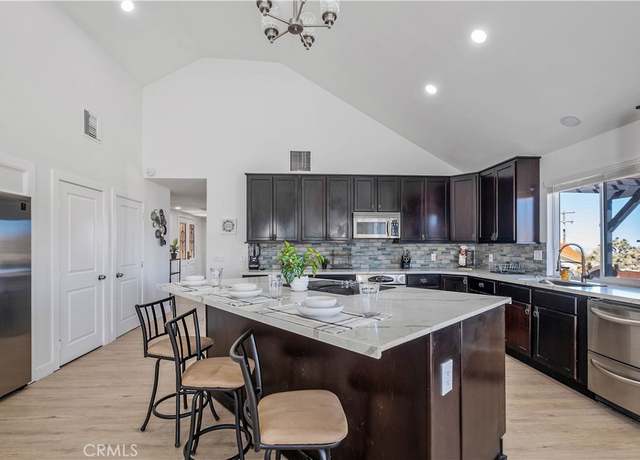 Property at 9255 Fortuna Ave, Yucca Valley, CA 92284, 3 beds, 3 baths