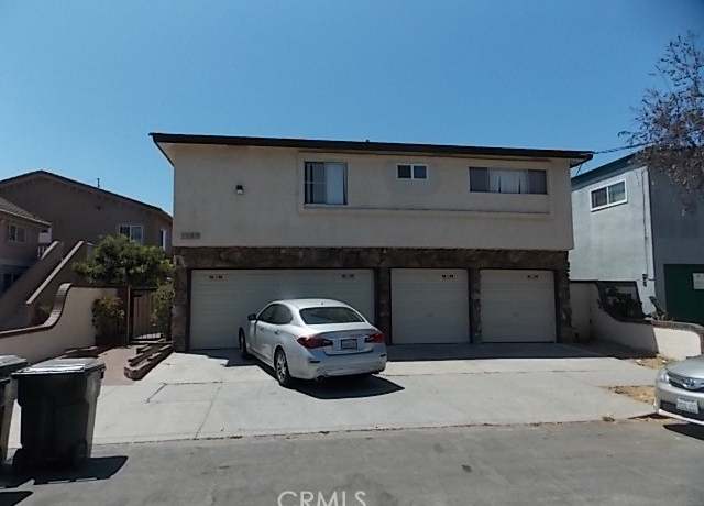 Property at 1004 E 5th St, Long Beach, CA 90802, 16 beds, 9 baths
