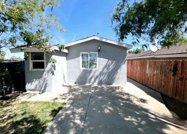 Property at 1324 Murdock St, Bakersfield, CA 93307, 3 beds, 2.5 baths