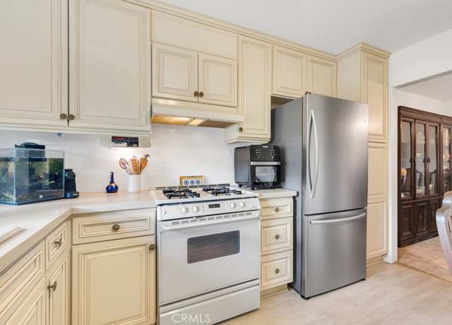 Property at 31570 Agoura Rd #5, Westlake Village, CA 91361, 2 beds, 2 baths
