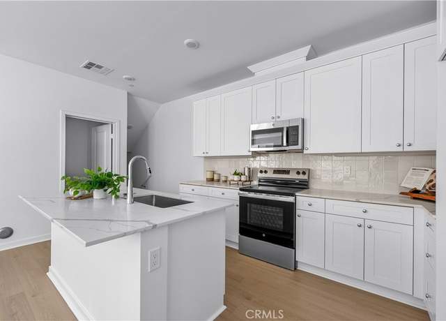 Property at 9423-1/2 N Sepulveda Blvd #4, North Hills, CA 91343, 2 beds, 2.5 baths