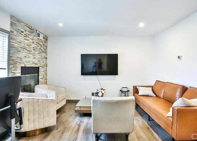 Property at 13046 Springarden Ln, Westminster, CA 92683, 2 beds, 2.5 baths