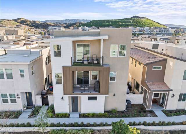 Property at 27468 Pioneer Ct, Valencia, CA 91381, 3 beds, 3 baths