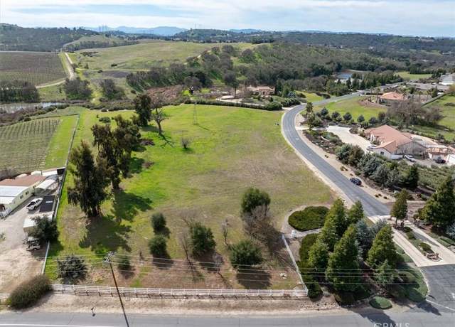 Property at 1810 Laguna Del Campo, Templeton, CA 93465