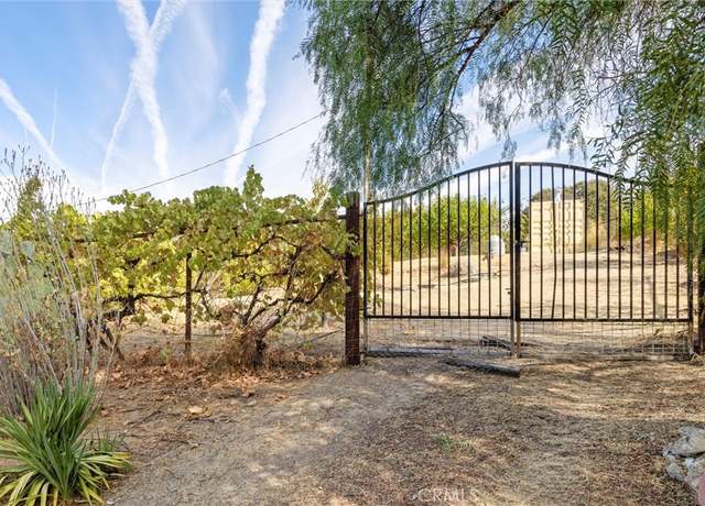 Property at 53121 Smith Rd, Bradley, CA 93426, 2 beds, 1.5 baths
