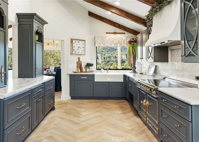 Property at 29122 Laurel Valley Dr, Vista, CA 92084, 2 beds, 2 baths