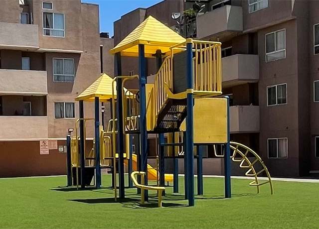 Property at 450 E 4th St #124, Santa Ana, CA 92701, 2 beds, 2 baths
