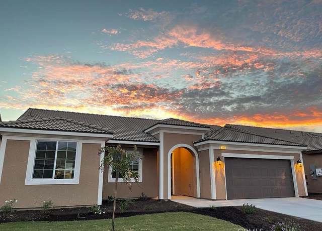 Property at 3414 N Oakwood St, Visalia, CA 93291, 3 beds, 2 baths