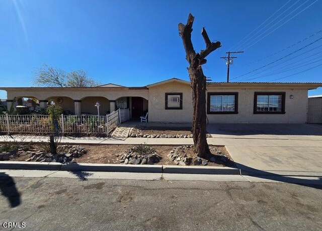 Property at 606 Smoketree Dr, El Centro, CA 92243, 3 beds, 2 baths
