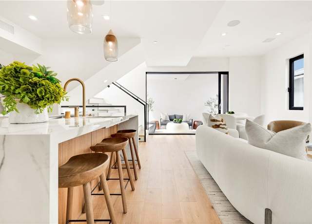 Property at 604-1/2 Narcissus, Corona Del Mar, CA 92625, 2 beds, 2.5 baths