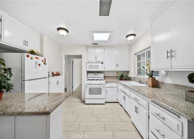 Property at 820 S Alessandro St, Hemet, CA 92543, 3 beds, 2 baths