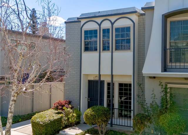 Property at 22131 Oxnard St, Woodland Hills, CA 91367, 2 beds, 1.5 baths