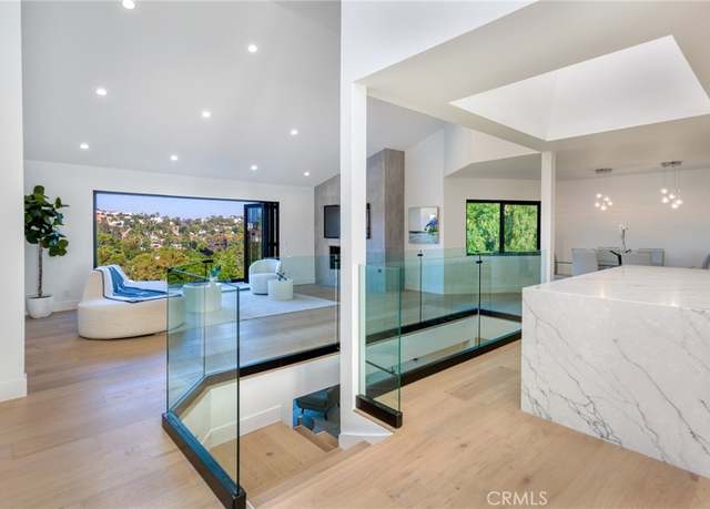 Property at 4976 Llano Dr, Woodland Hills, CA 91364, 4 beds, 3.5 baths
