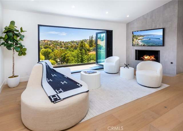 Property at 4976 Llano Dr, Woodland Hills, CA 91364, 4 beds, 3.5 baths