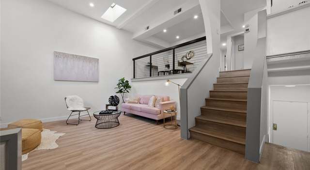 Photo of 18701 Hatteras St #3, Tarzana, CA 91356