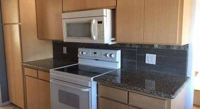 Photo of 916 Crescent Dr, Vista, CA 92084