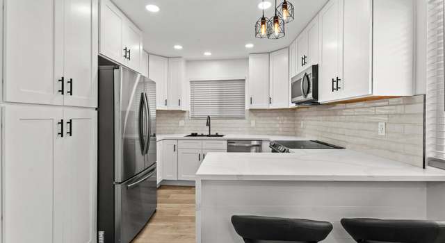Photo of 6721 S Springpark Ave Unit 3A, Los Angeles, CA 90056