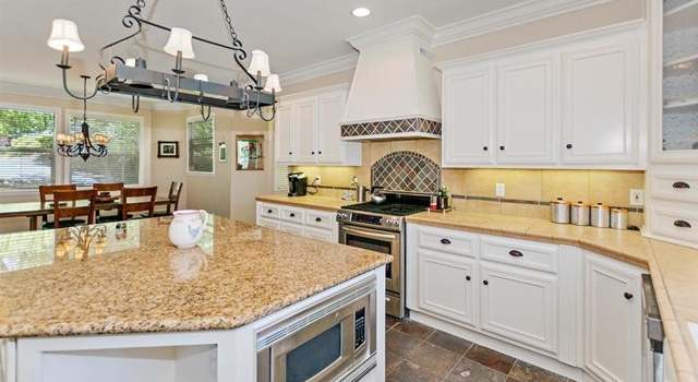 Photo of 561 Pioneer Rd, Lake Arrowhead, CA 92352