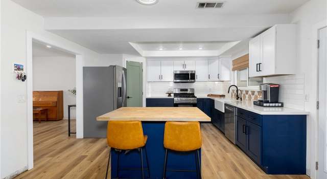 Photo of 9242 Flora Vista Rd, Apple Valley, CA 92308