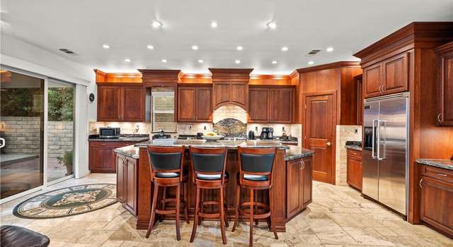 Photo of 28332 Falcon Crest Dr, Canyon Country, CA 91351